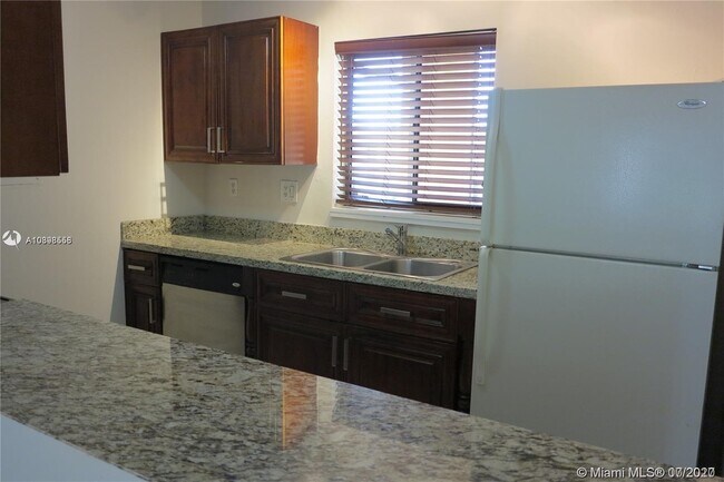 Foto del edificio - 159 Lakeview Dr