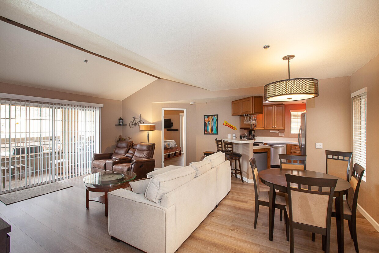 Foto principal - 2700 Golf Club Dr