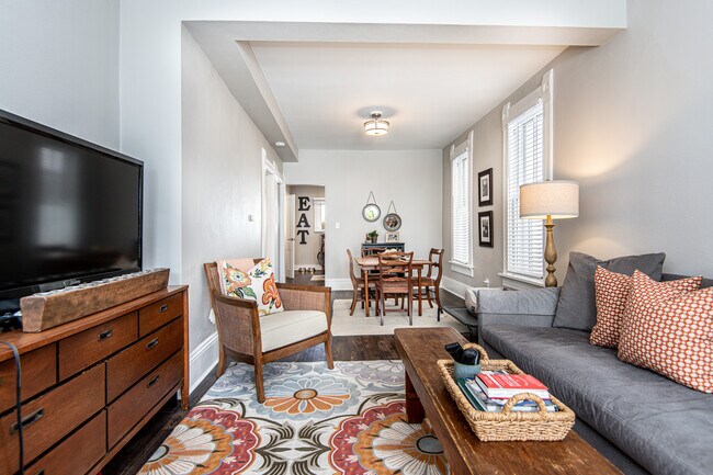 Foto del edificio - 1014 E Pearson St