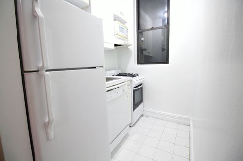 Building Photo - 510 E 88th St