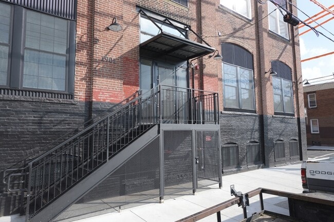 Building Photo - 1901 E Willard St