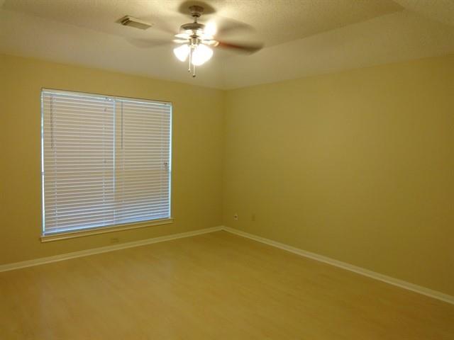 Building Photo - 3916 Fernwood Dr
