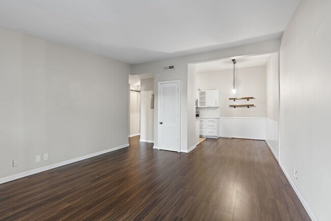 Foto del edificio - 4425 Westlawn Dr