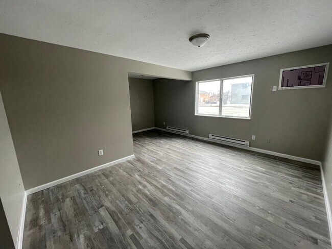 Building Photo - Remodeled 1 Bedroom Apartment