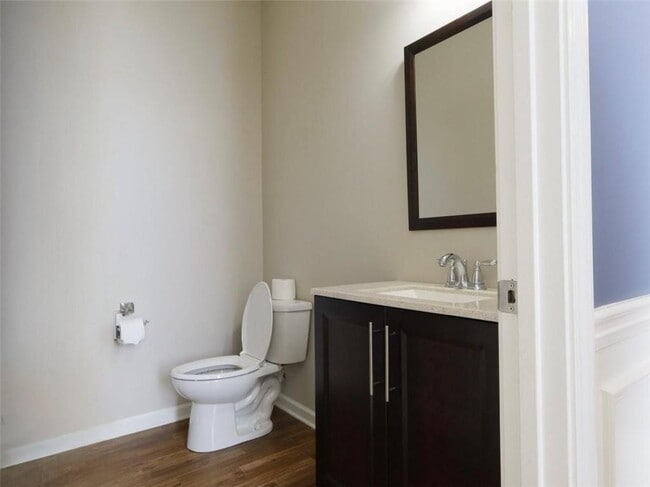 Foto del edificio - 204 Highland Village Ln