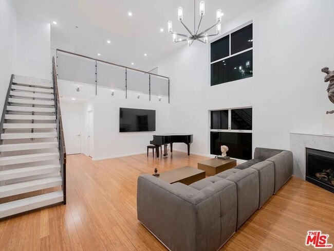 Foto del edificio - 7062 Hawthorn Ave