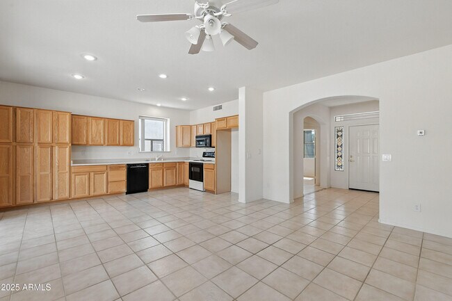 Building Photo - 17934 W Deneen Way