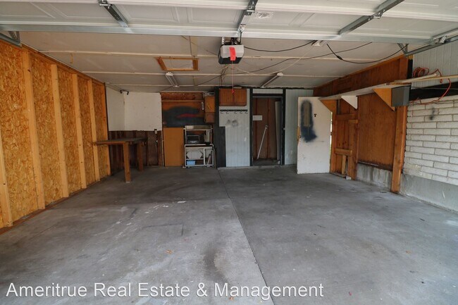 Building Photo - 629 E Malibu Dr
