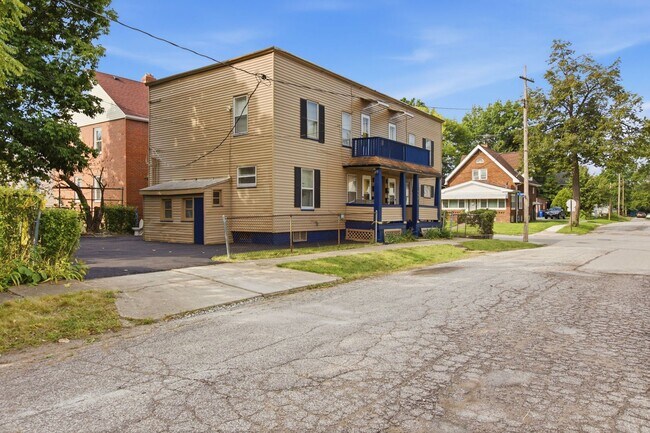 Foto del edificio - 689 Midland Ave