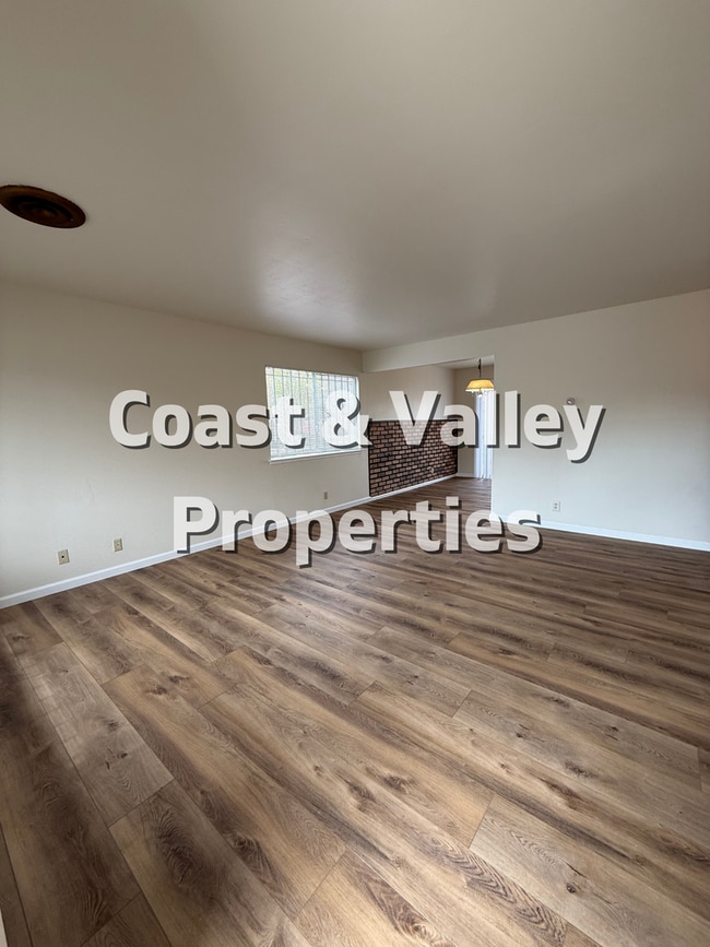 Building Photo - Seaside Home for RENT!!!