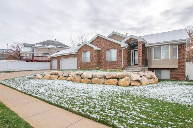 Building Photo - Gorgeous Bountiful Home w/ Solar & 3 Car Garage