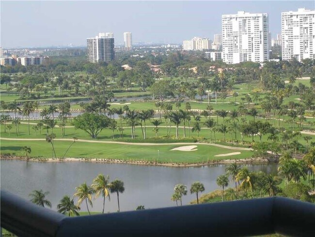 Foto del edificio - 3300 NE 191st St