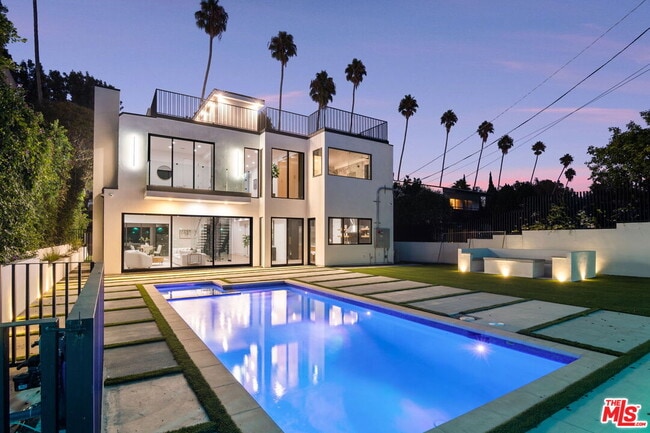 Building Photo - 12700 Montana Ave