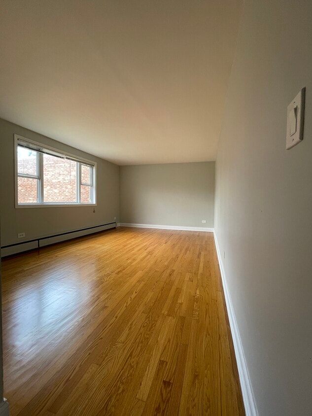 Living Room - 5429 N Artesian Ave