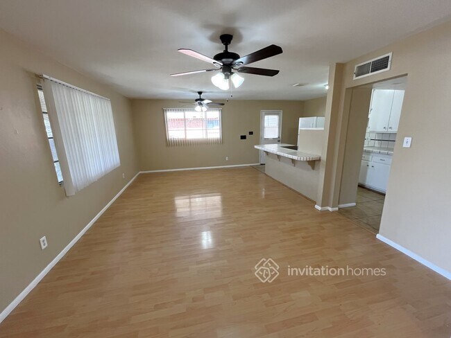 Building Photo - 6841 N 36th Dr