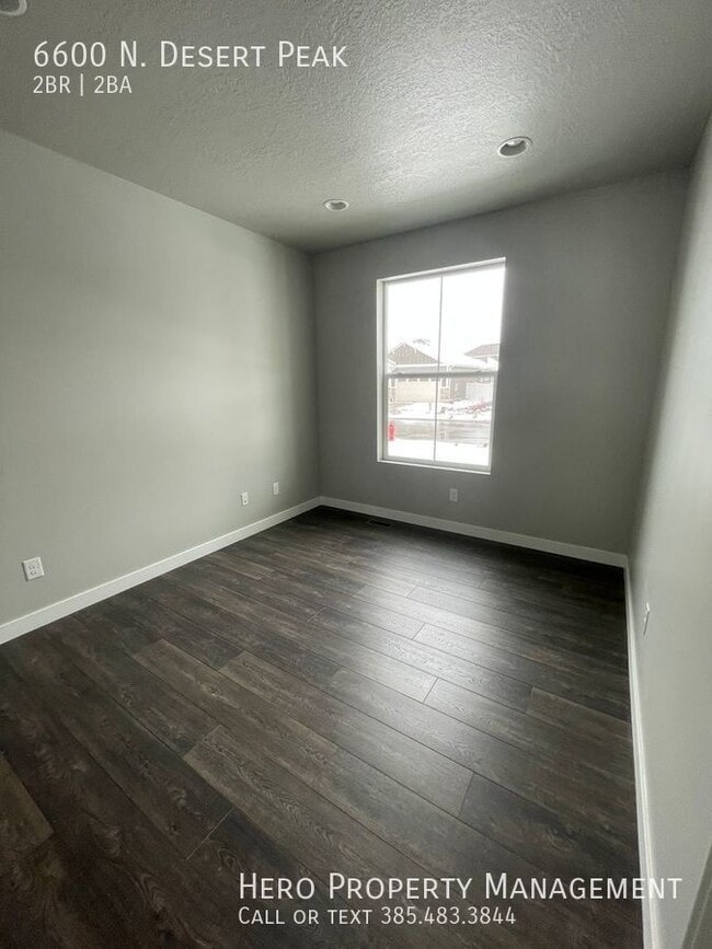 Foto del edificio - 6600 N Desert Peak St