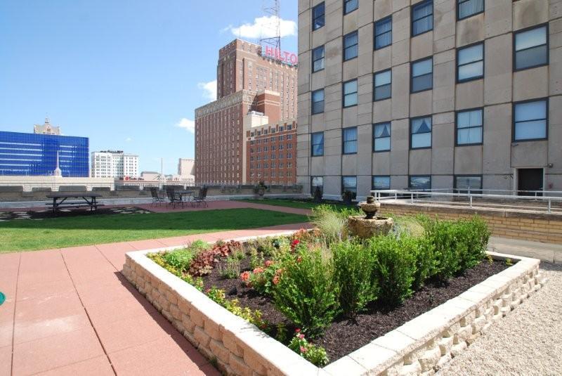 Primary Photo - 606 W Wisconsin Ave