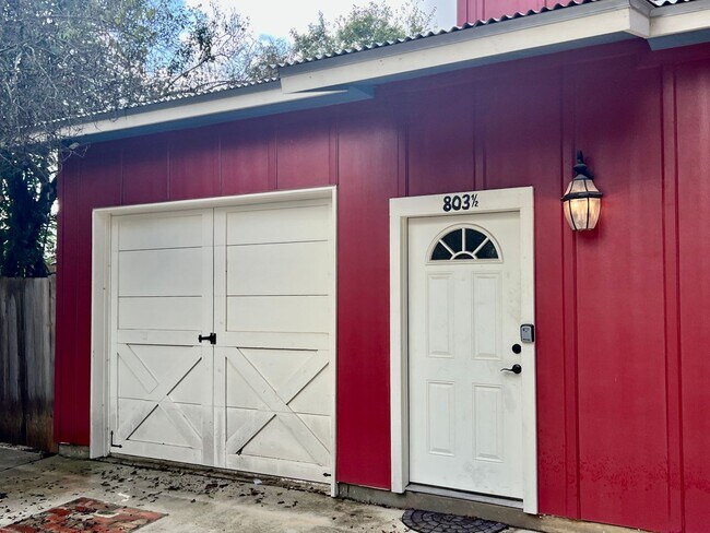Building Photo - Urban Oasis in San Marcos' Historical District!