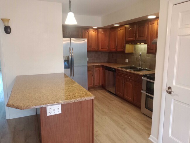 Building Photo - 515 N Whitley St