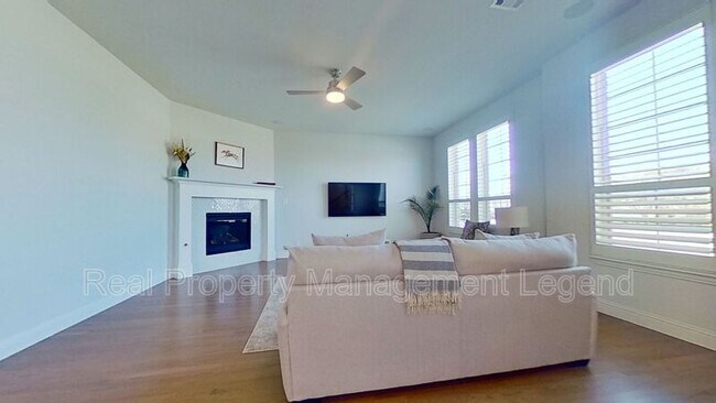 Foto del edificio - 2550 N Collins Blvd