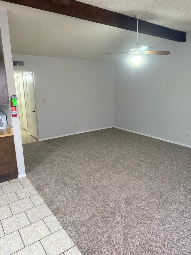 Foto del edificio - 828 Hardy Springs Cir