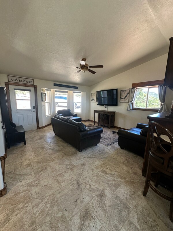 Foto del edificio - 462 E Pine View Dr