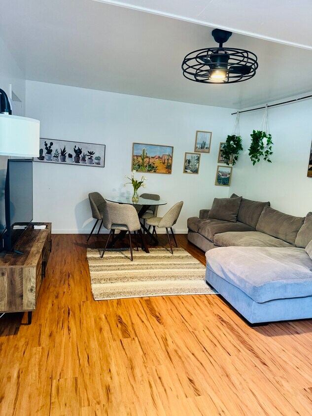 Foto principal - 4903 Ashford Dr