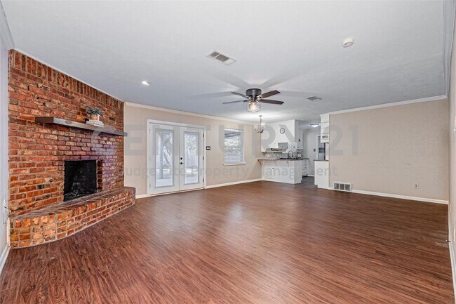 Foto del edificio - Beautifully Updated 3/2/2 in Bedford Ready...