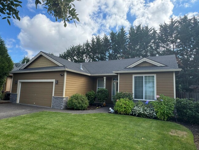 Building Photo - 3 Bedroom 2 Bath House in West Eugene Area