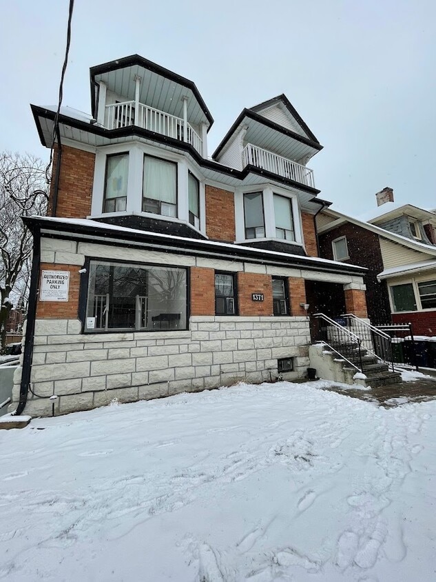 Photo principale - 1 bdrm plus a den!