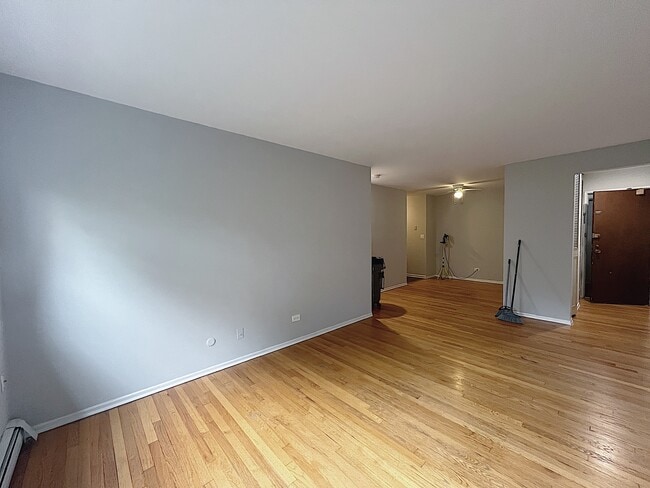 Building Photo - 2828 N Cambridge Ave