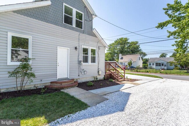 Building Photo - 1227 Tyler Ave