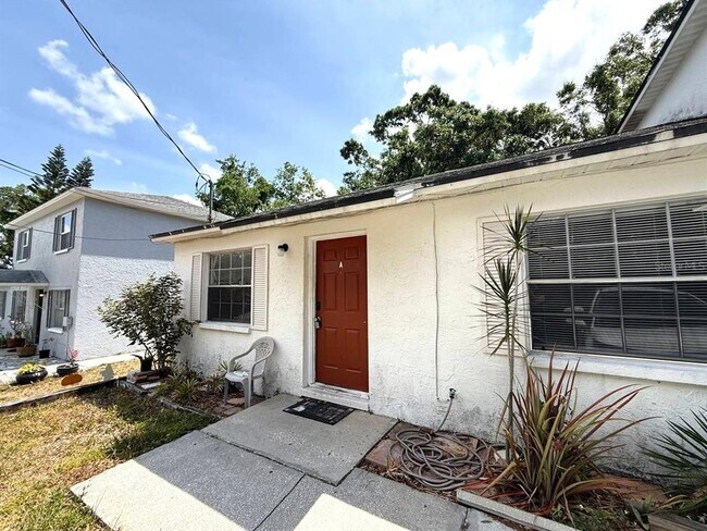 Foto del edificio - 8505 N Tampa St