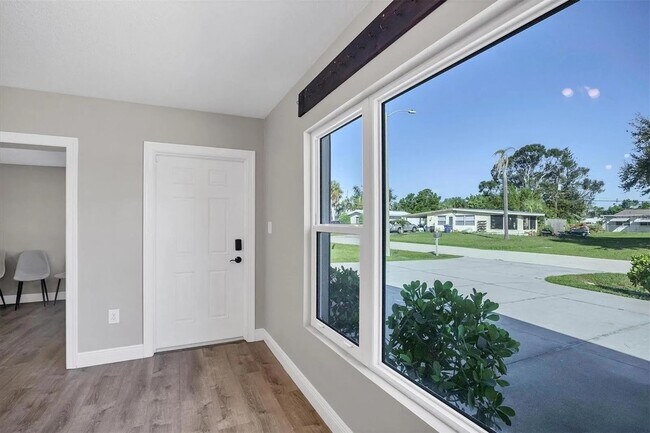 Building Photo - 256 Hillview Rd