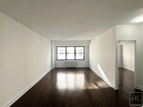 Building Photo - 5 AVENUE