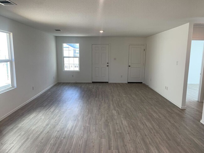 Foto del edificio - AMAZING 3 Bedroom 2 Bath Home!  MUST SEE!