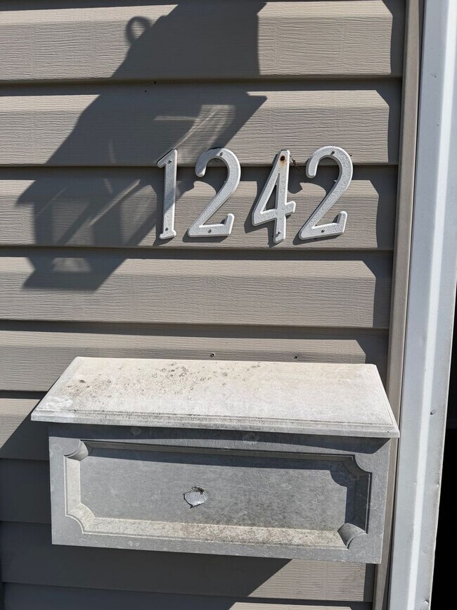 Building Photo - 1240 1242-1242 Negley Ave