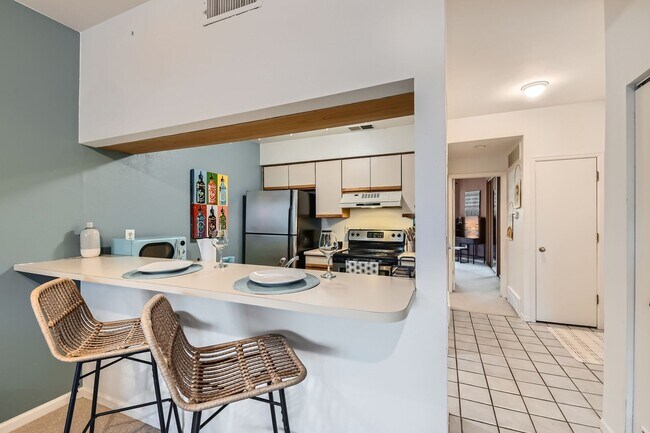 Foto del edificio - Urban Oasis: Cozy Furnished 1 BDR in Boulder