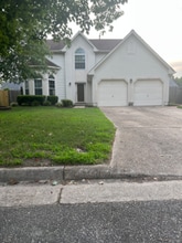 Building Photo - 2633 Pender Dr