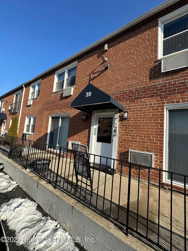 Building Photo - 39 Vera St