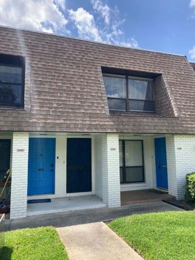 Primary Photo - 3 Bedroom 2 Bathroom Condo at Palomar Plac...