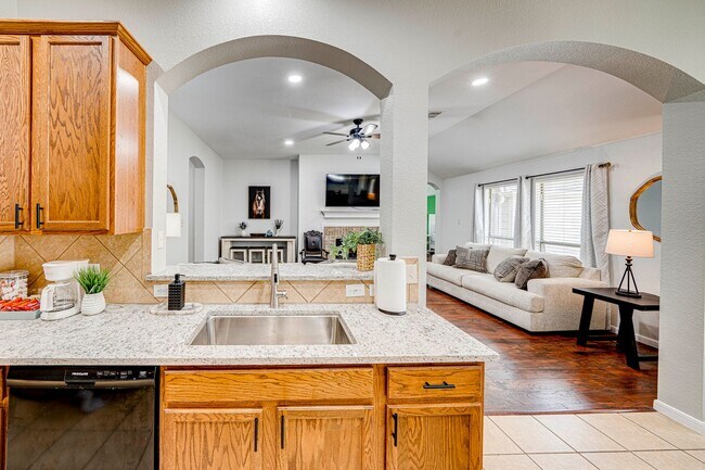 Building Photo - Property for Lease in Little Elm!