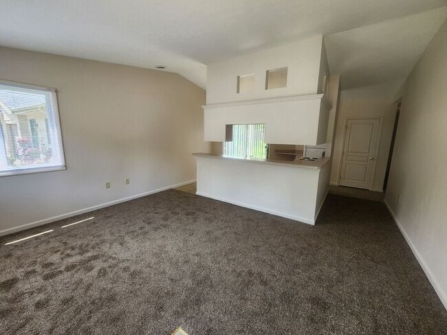 Building Photo - 2 Bedroom Duplex - *Pets Welcome!
