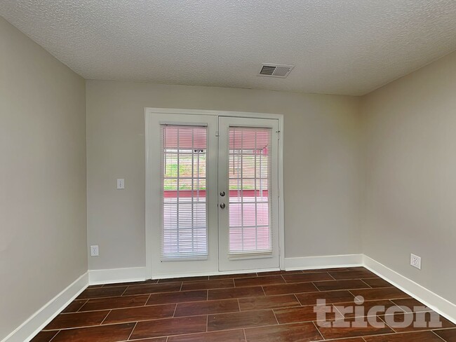 Building Photo - 7116 Lowen Rd