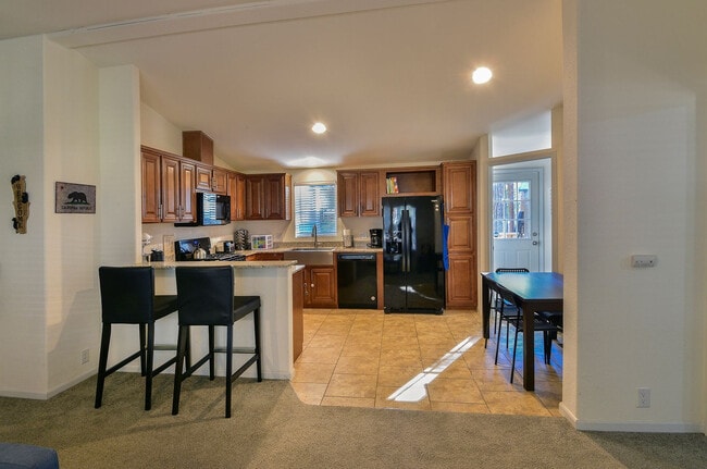 Building Photo - 2616 Mariposa Ave