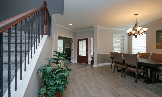 Building Photo - 167 Clearmont Pl