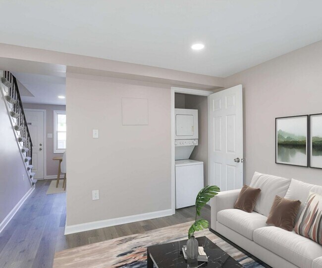 Building Photo - * Newly Renovated * Call Now * In Unit Was...
