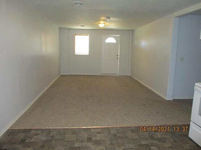 Building Photo - 15 W Paris Ave