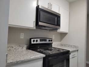 Building Photo - 3117 Woodpecker Ct