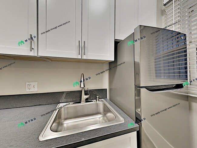 Foto del edificio - 353 Grand Avenue Apartments